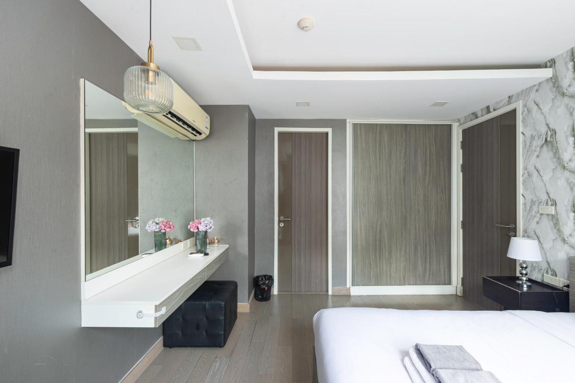 Dazzle Sukhumvit 7 By Lefoyer Apartment Bangkok Luaran gambar