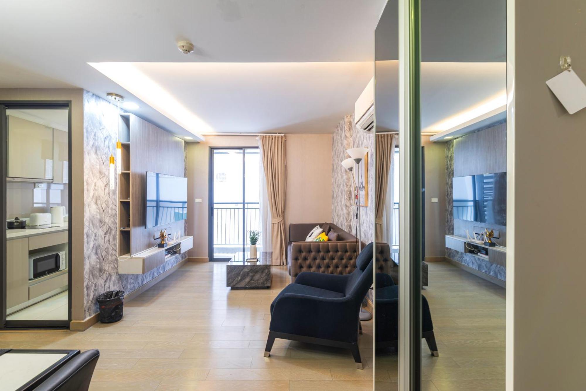 Dazzle Sukhumvit 7 By Lefoyer Apartment Bangkok Luaran gambar