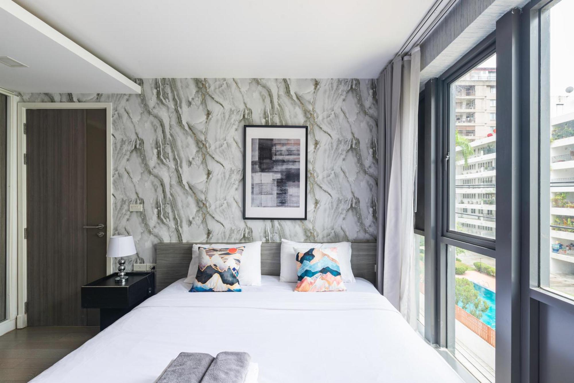 Dazzle Sukhumvit 7 By Lefoyer Apartment Bangkok Luaran gambar