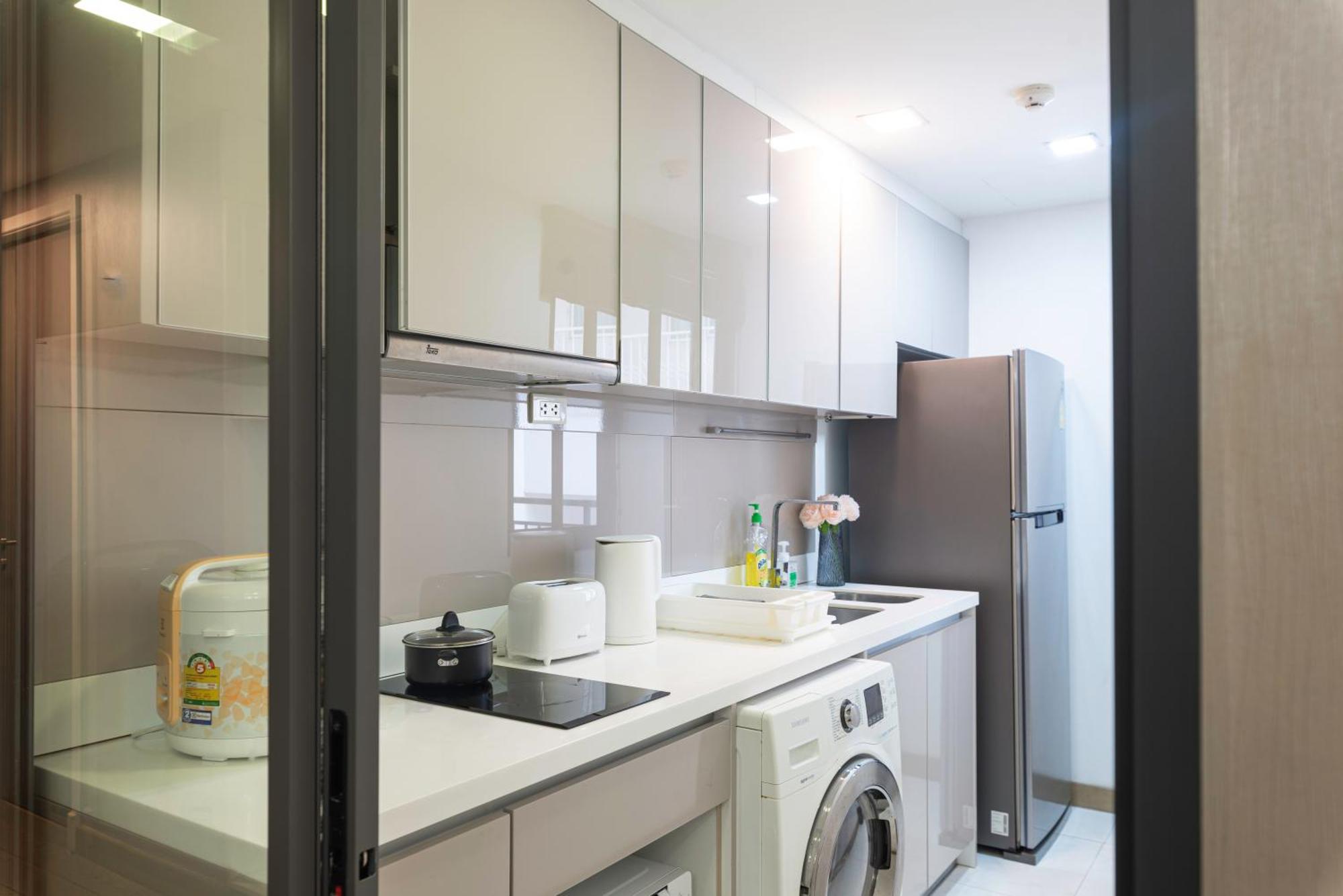 Dazzle Sukhumvit 7 By Lefoyer Apartment Bangkok Luaran gambar