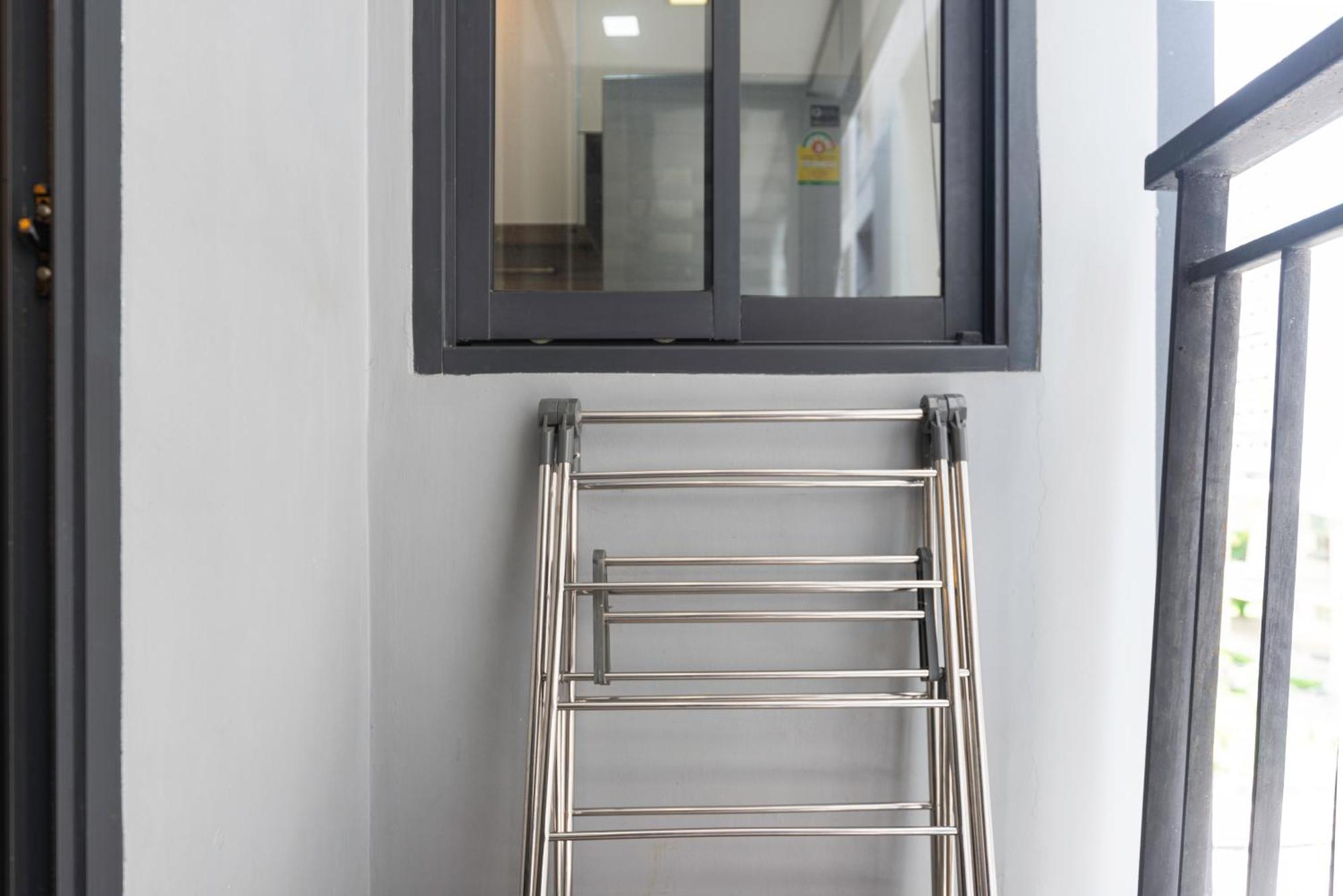 Dazzle Sukhumvit 7 By Lefoyer Apartment Bangkok Luaran gambar