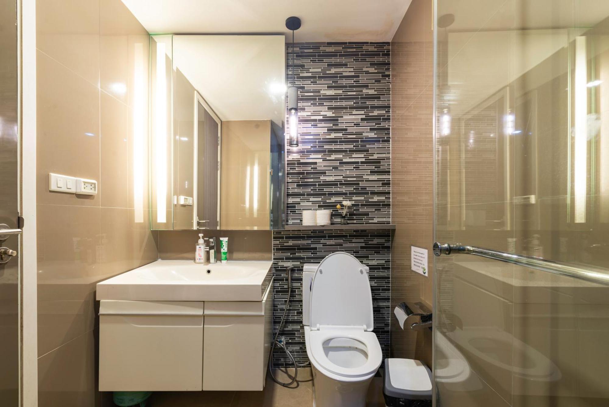 Dazzle Sukhumvit 7 By Lefoyer Apartment Bangkok Luaran gambar