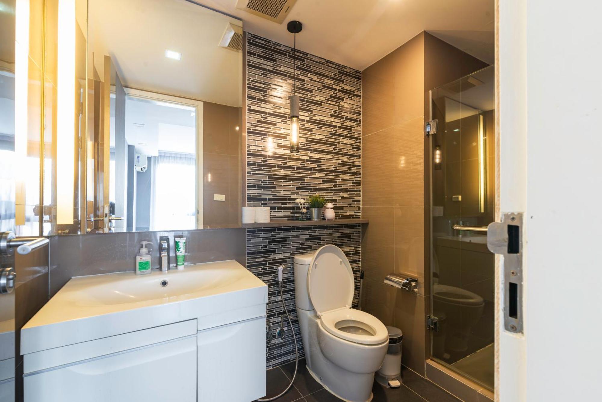 Dazzle Sukhumvit 7 By Lefoyer Apartment Bangkok Luaran gambar