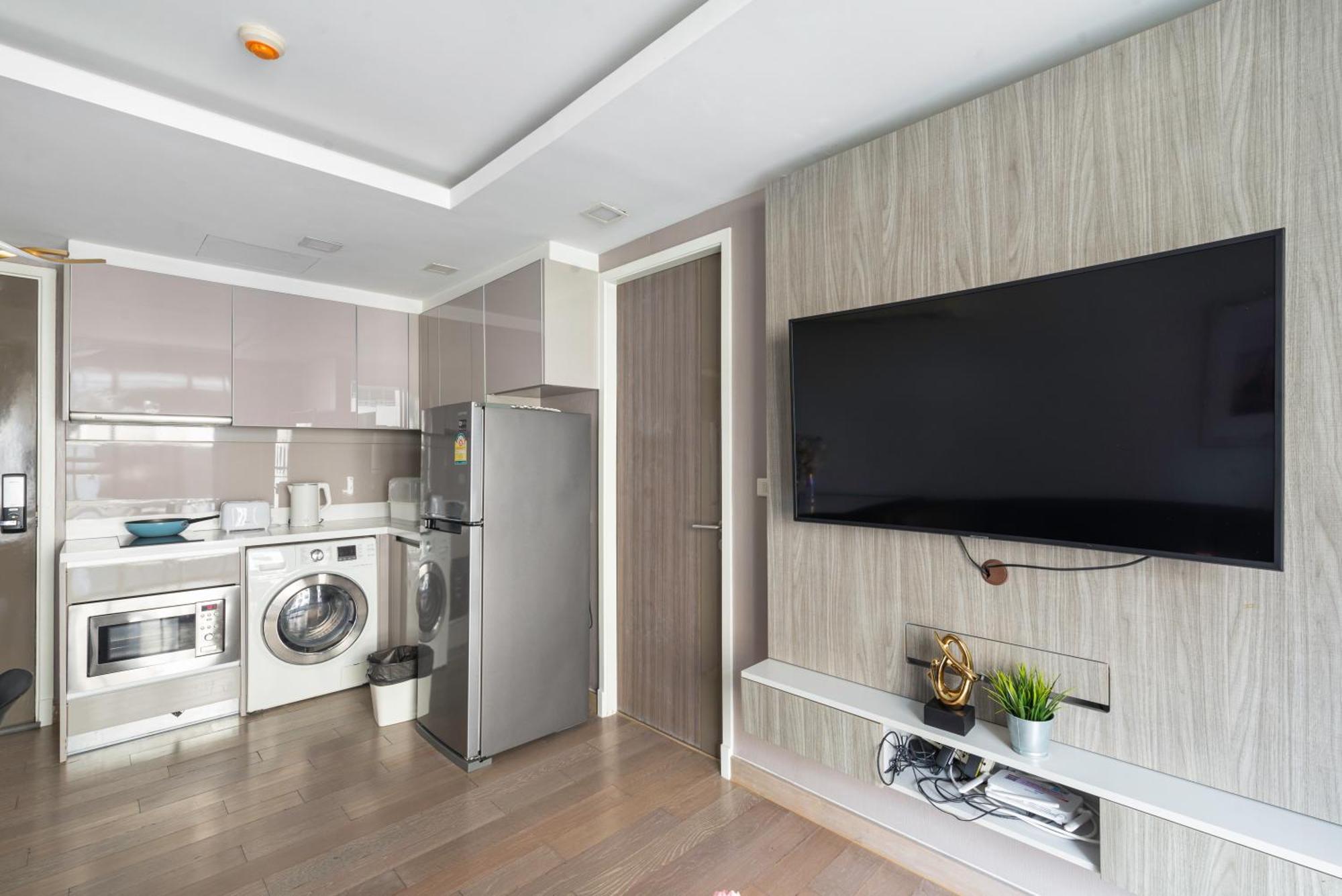 Dazzle Sukhumvit 7 By Lefoyer Apartment Bangkok Luaran gambar