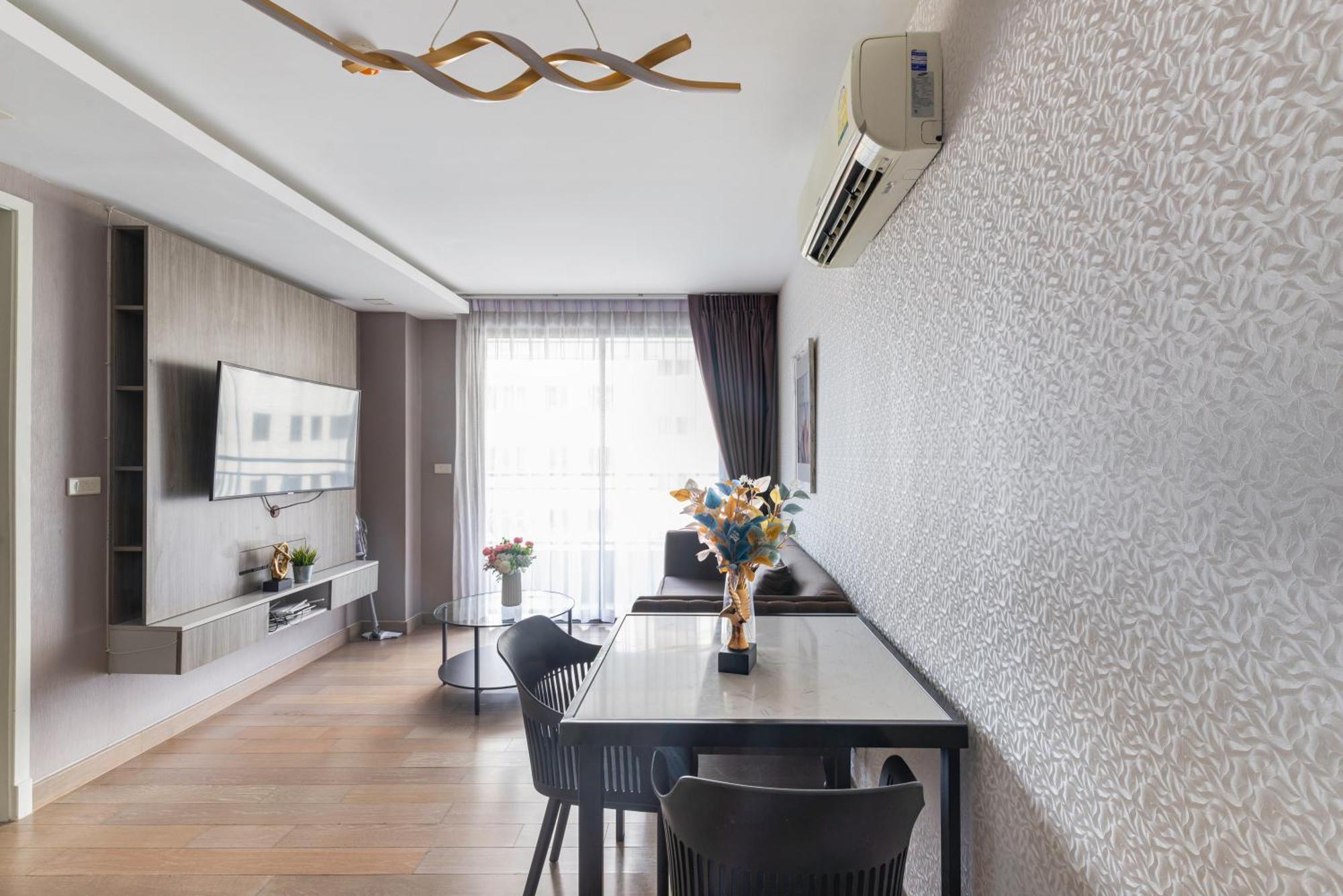 Dazzle Sukhumvit 7 By Lefoyer Apartment Bangkok Luaran gambar