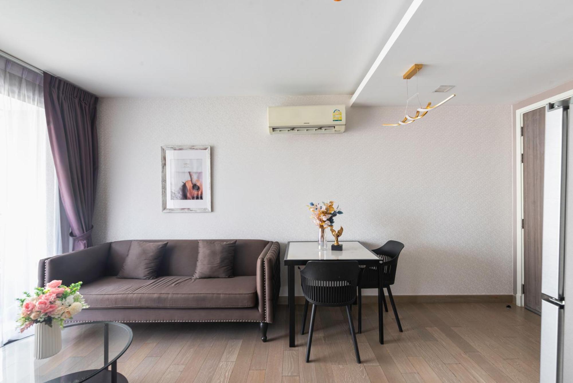 Dazzle Sukhumvit 7 By Lefoyer Apartment Bangkok Luaran gambar
